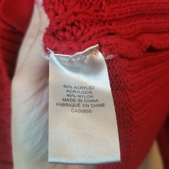 RW&CO. Women's red cable knit button front sweater - Picture 4 of 8